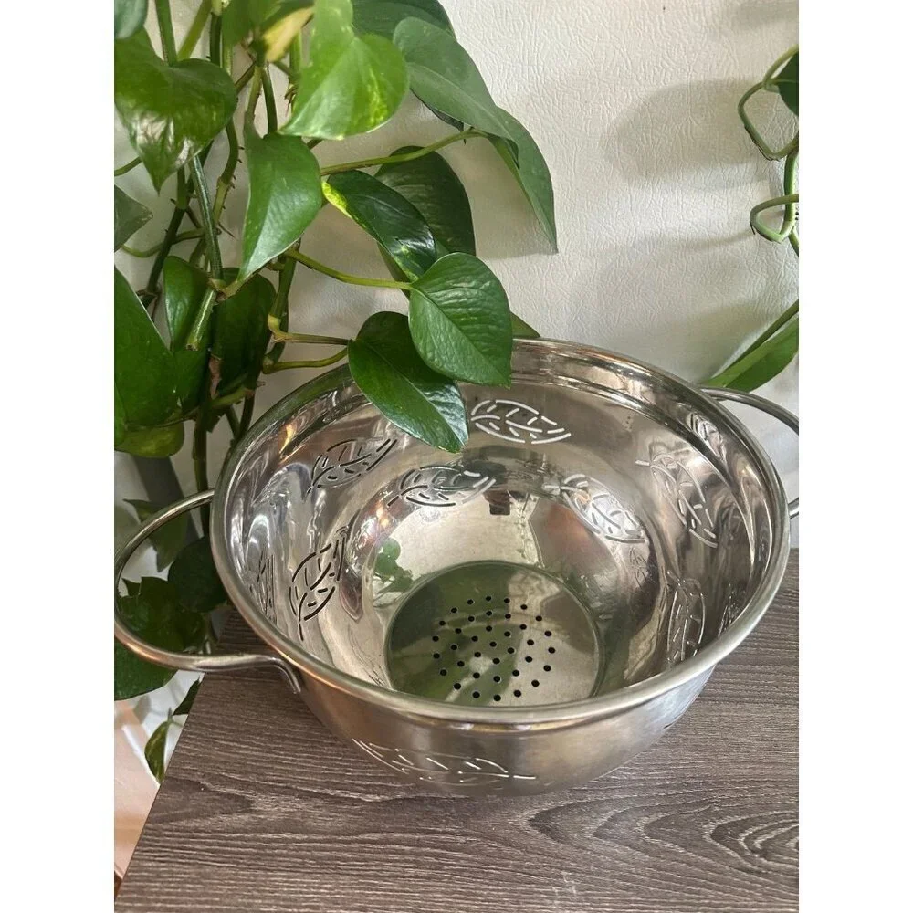 Stainless Steel Leaf-Pattern Colander with Handles